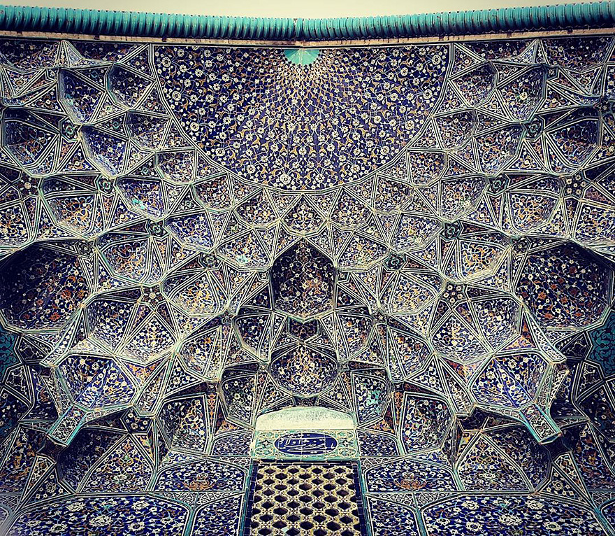 Heikh-Lotfollah’s mosque in Esfahan,Iran