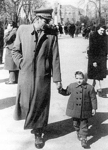 Vojo Abramović s Marinom 1950. godine. Arhiv Abramović