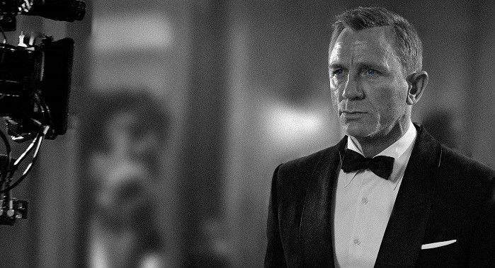 Džejms Bond – Naoružan i glup