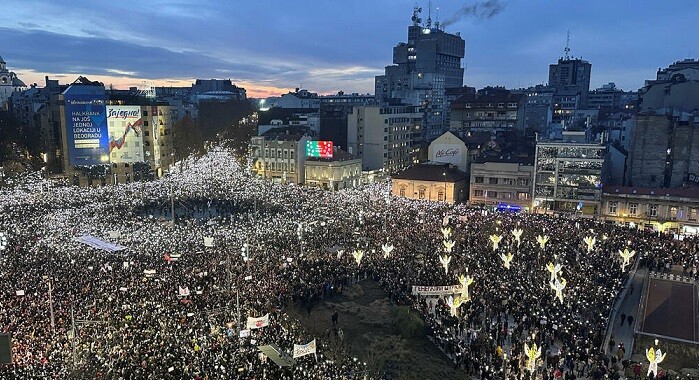 Pod nadstrešnica studentske pobune