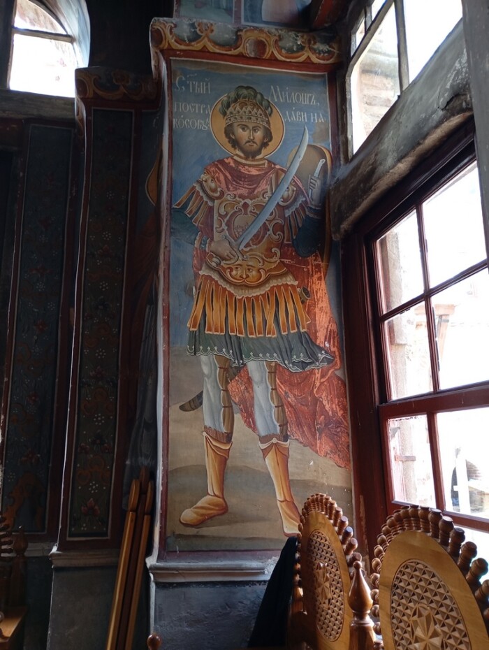 Слика на којој се налази статуа, уметност, удовица, унутраСадржај генерисан AI-јем може бити нетачан.